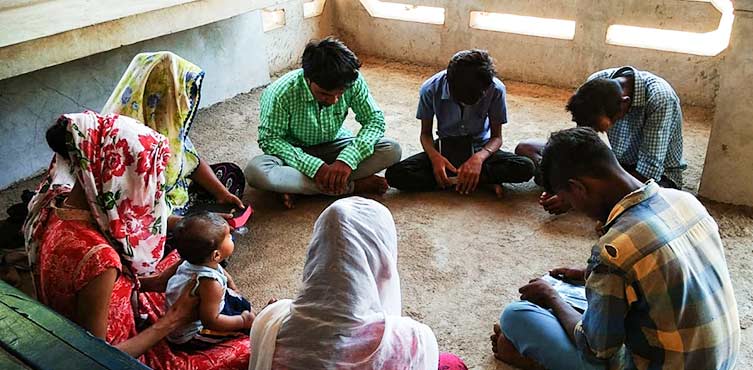 Chrześcijanie w Indiach modlą się za swoich braci i siostry po atakach wielkanocnych na Sri Lance