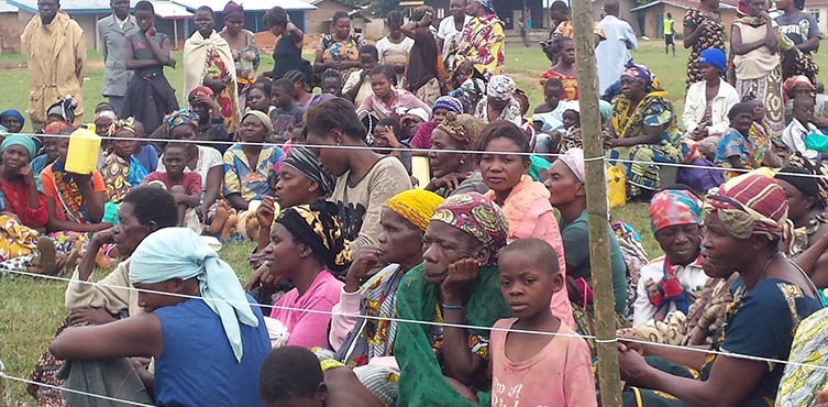 Pomoc humanitarna Open Doors w DR Konga: Uchodźcy oczekujący na żywność
